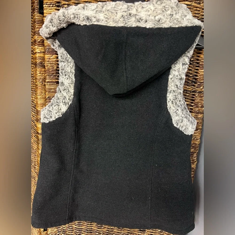 True Grit- Womens‎ Vest- Size: Small, Hooded